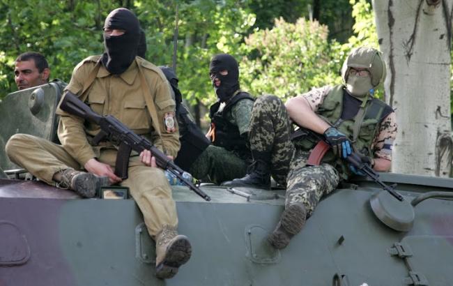 Бойовики ДНР зайшли в Комінтернове на бронетехніці