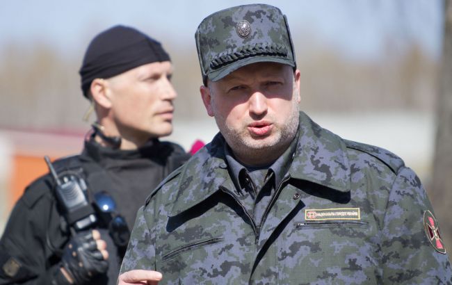 Турчинов підтвердив, що пропускні пункти в зоні АТО переведуть в електронний режим до 7 липня