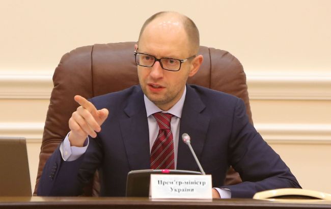 Яценюк: Кабмин рассчитывает, что Рада в ближайшее время внесет изменения в Конституцию