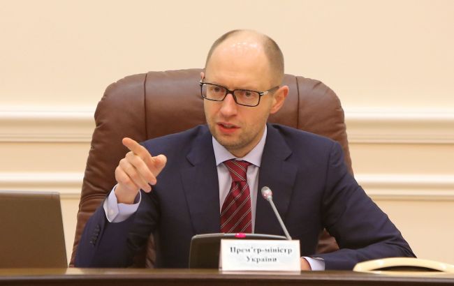 Яценюк поручил решить социально-экономические проблемы жителей Донбасса