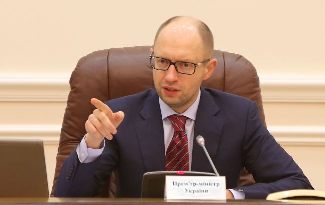 Яценюк поручил до конца сентября накопить на складах запланированные запасы угля