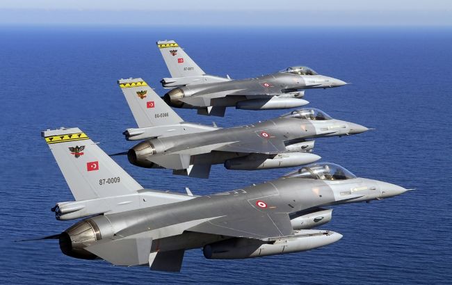 Туреччина завдала авіаударів по курдам в Іраку після теракту в Анкарі