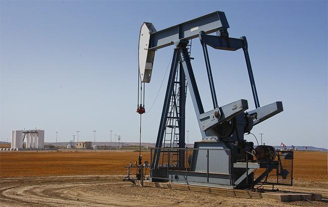 Нафта Brent торгується нижче 72 доларів за барель