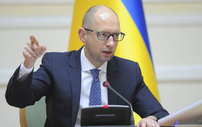 Украина должна двигаться к государственной страховой медицине, - Яценюк