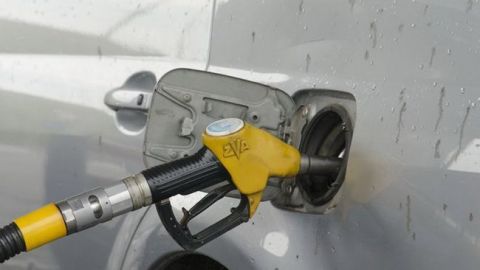 Ціни на АЗС в Києві ще трохи знизилися