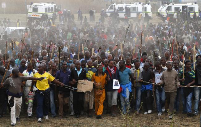 В ЮАР более 30 тыс. шахтеров вышли на бессрочную забастовку
