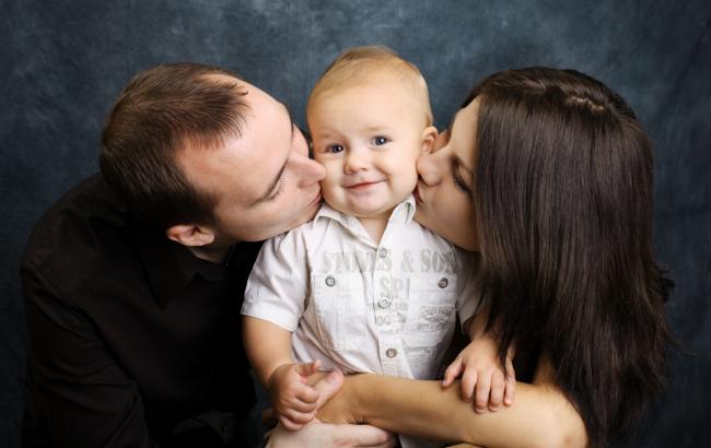 У РФ сенатор заявила, що вилучити дитину можна навіть з щасливої родини