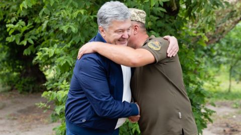 Порошенко привез в Авдеевку комплект видеоразведки для 72-й бригады