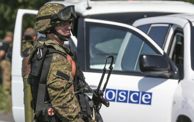 Миссия ОБСЕ попала под минометный огонь под Водяным