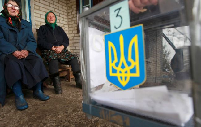 Тимошенко и "Батькивщина" стали лидерами симпатий украинцев в опросе КМИС