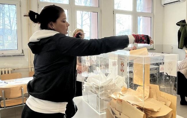 Спостерігачі ОБСЄ заявили про підкуп і втручання влади на виборах у Сербії