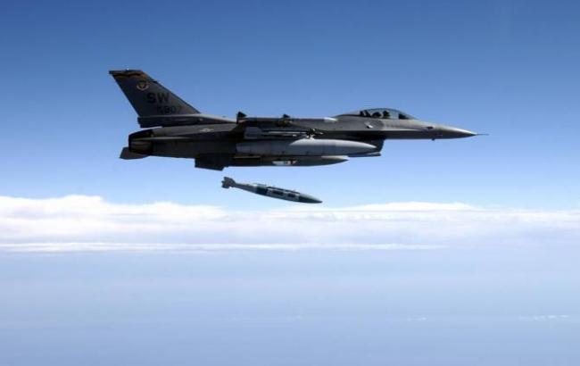 AFP: коалиция ошибочно нанесла авиаудар по сирийской армии, 4 человека погибли
