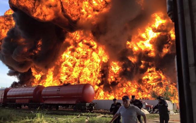 "БРСМ-Нафта" считает теракт основной версией причины пожара на нефтебазе