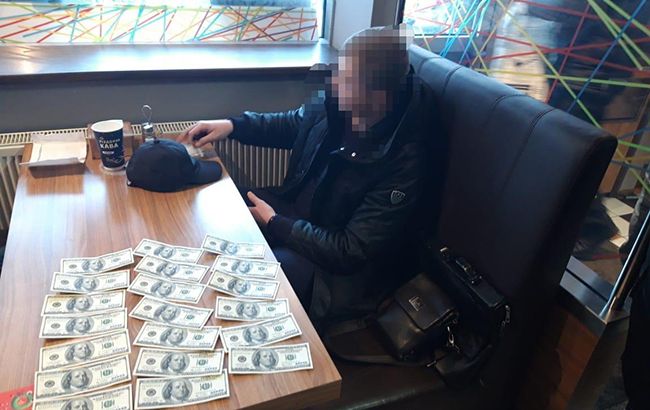 Во Львовской области при попытке дать взятку задержали директора предприятия