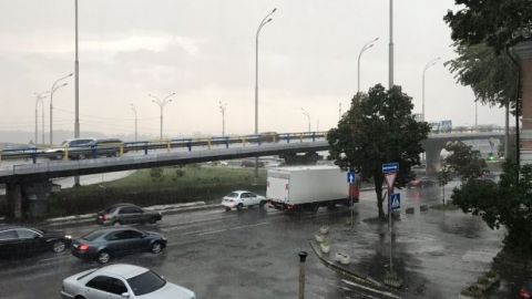 Київ другий день поспіль накриває ураган
