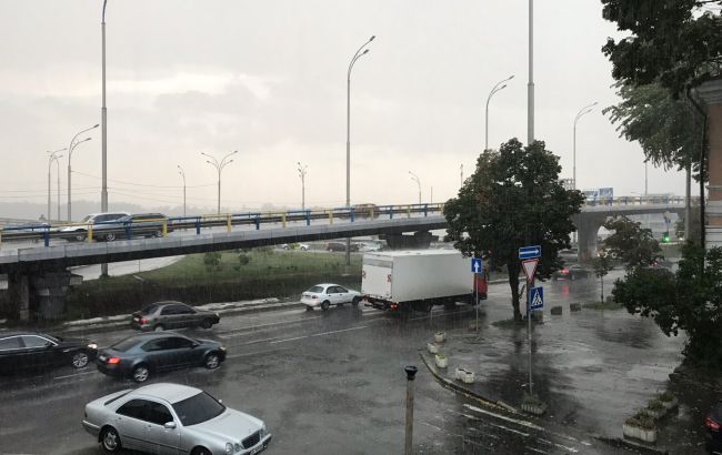 Киев второй день подряд накрывает ураган