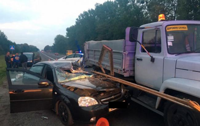 Во Львовской области в результате наезда на коммунальщиков погибли 2 человека