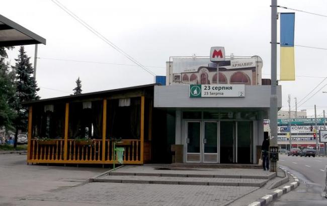 У метро Харкова помер чоловік