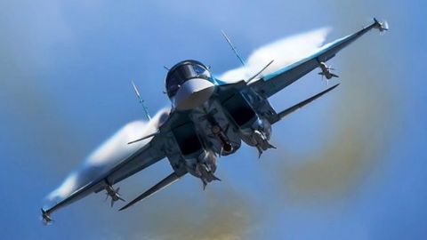 В России разбился военный самолет Су-35: летчик успел катапультироваться