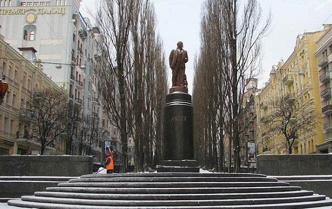 Киевляне снова задумались о "преемнике" Ленина на Бессарабке