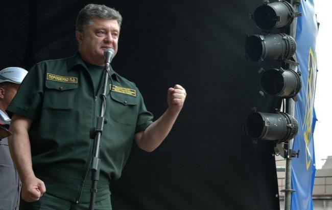 Порошенко попросил украинцев не ездить в Крым