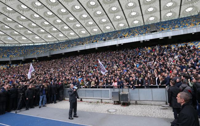 У Порошенко насчитали 20 тыс. человек на "Олимпийском"