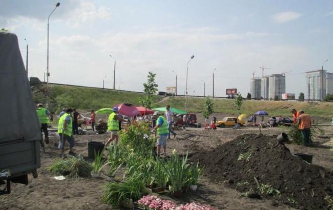 Киевсовет создал сквер на месте скандальной застройки на Осокорках
