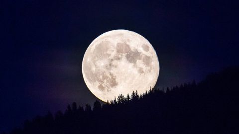 Повний місяць у вересні: астрологи попередили, що пік буде дуже важким