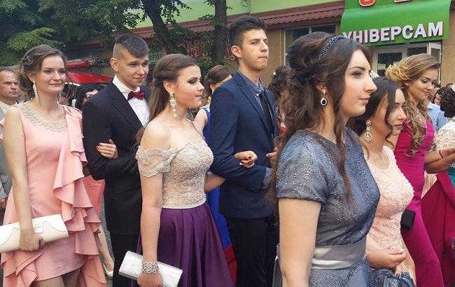 На Закарпатье прошел грандиозный Парад выпускников: фоторепортаж