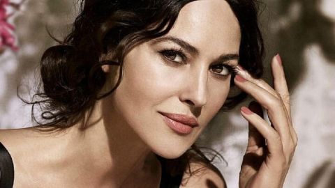 56-летняя Моника Беллуччи в роскошном вечернем образе покорила безупречной фигурой