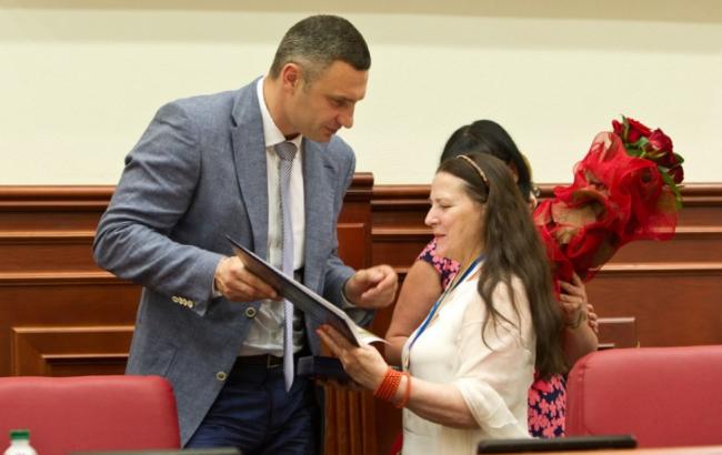 Нине Матвиенко вручили награду "Почетный гражданин Киева"