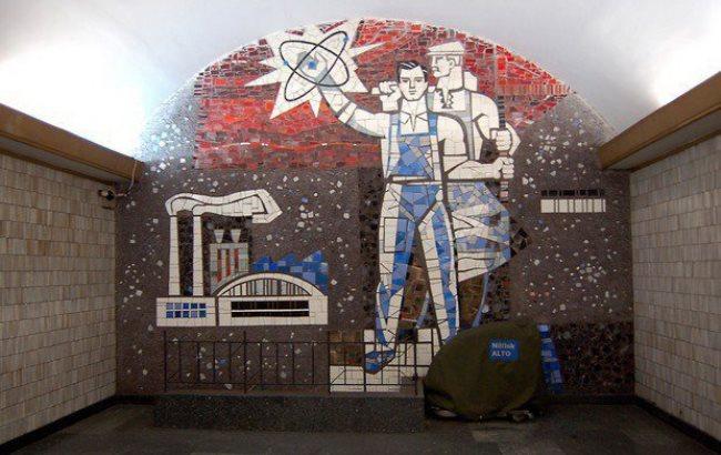 В Киеве снимут еще 143 советских памятных знака