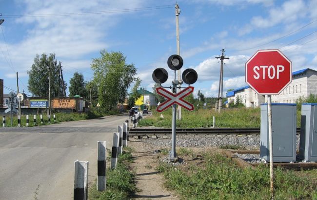 Во Львовской области поезд переехал подростка