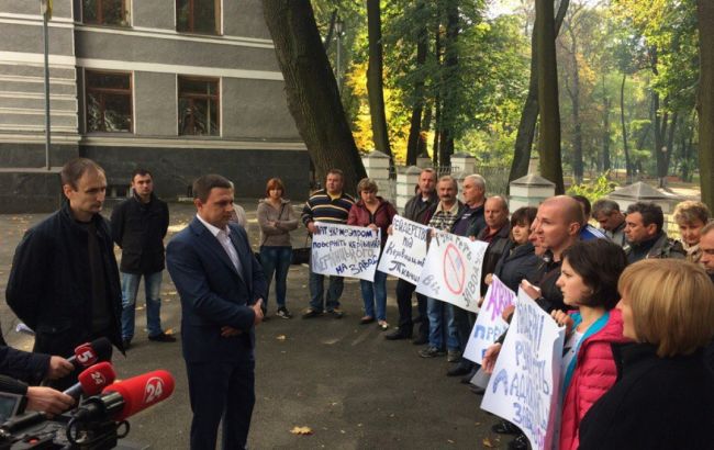 Колектив заводу "Екстра" вимагає повернути керівника Керницького