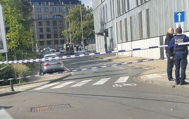 У Брюсселі невідомий з ножем напав на поліцейських