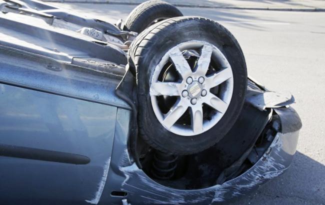 У Закарпатській області перекинувся автомобіль з пасажирами, загинули 2 людини