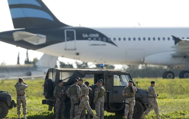 Угон ливийского самолета: на борту остались захватчики и часть экипажа