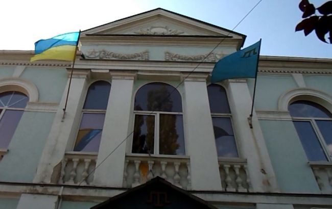 В Крыму неизвестные взломали окна и двери здания Меджлиса