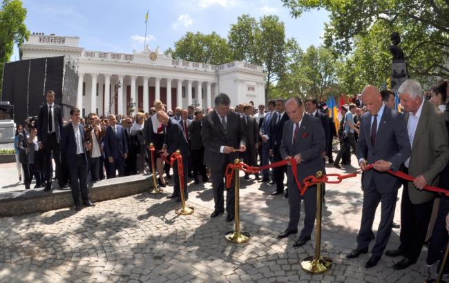 В Одессе открыли Стамбульский парк при участии президента