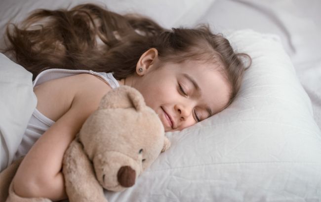 "Дает ощущение безопасности": этот метод поможет быстро уложить ребенка спать