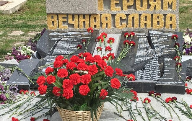 В окупованому Криму розбили пам'ятник загиблих на війні кримських татар
