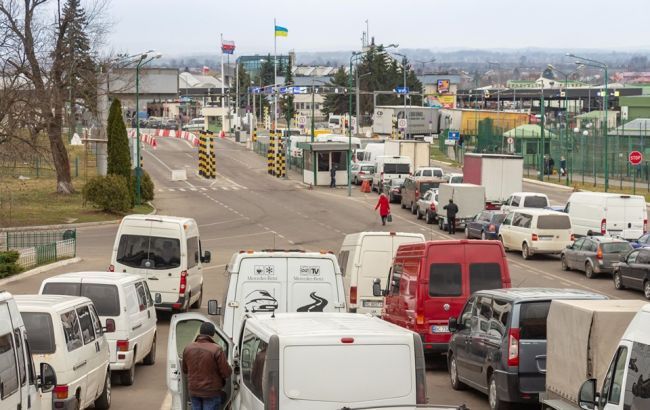 На границе с Польшей застряли 500 авто
