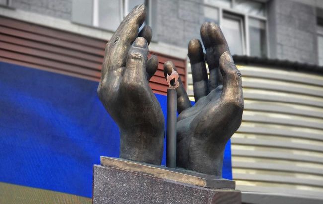 Реальні герої цього часу: у Києві відкрили пам'ятник лікарям, які померли від COVID-19 (фото)