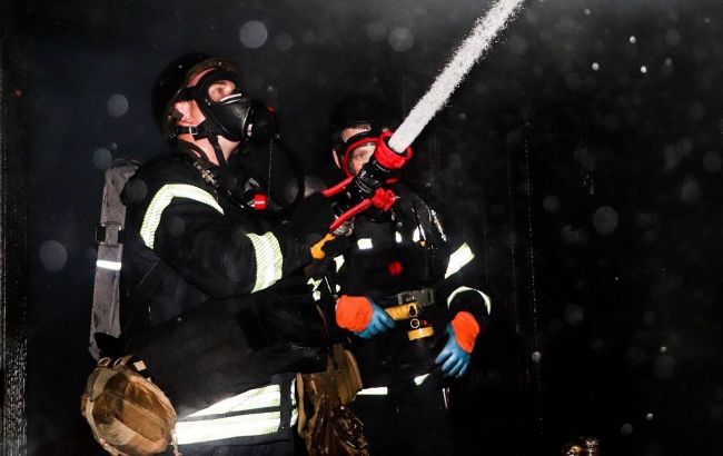 У Київській області після атаки дронів горів готельно-ресторанний комплекс