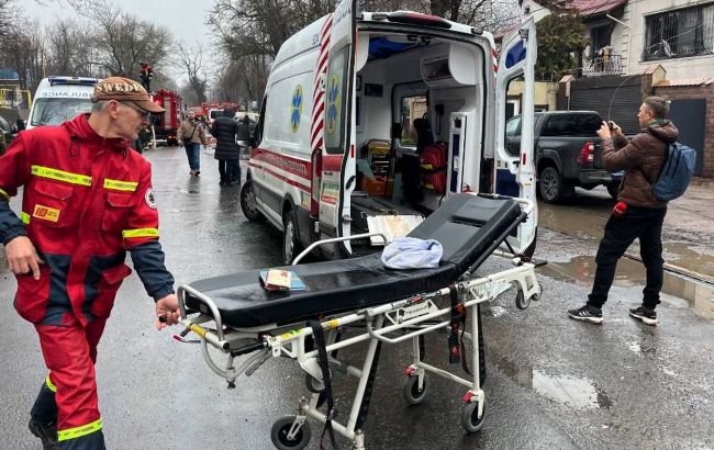 Ракетний удар по Одесі: кількість загиблих зросла, в лікарні помер працівник ДСНС