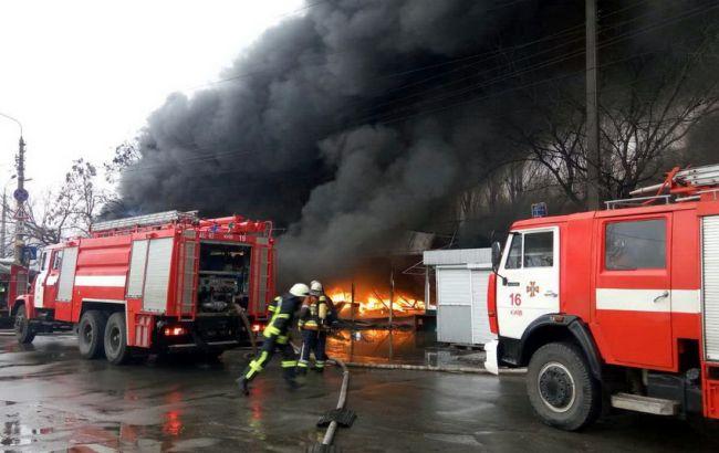 Директора сгоревшего рынка возле станции метро "Лесная" вызвали на допрос
