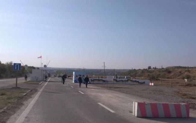 Посольство Швейцарии отправило 30 грузовиков гуманитарной помощи на Донбасс