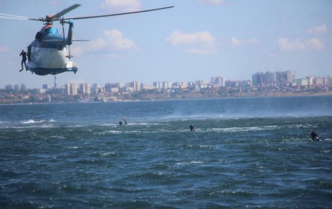 Українські прикордонники вперше відпрацювали безпарашютное десантування у відкрите море