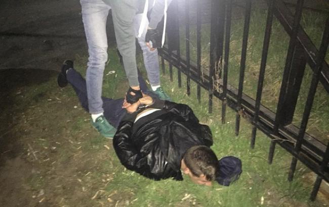 В Киевской области задержали полицейских, которые торговали наркотикам