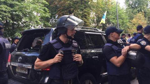 Нардеп подтвердил, что активисты разбили его автомобиль